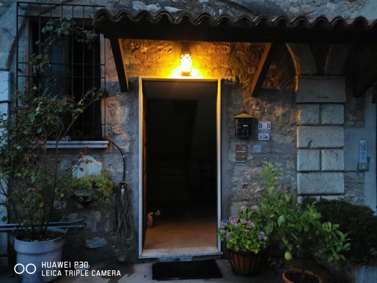 B&B Lamagia Di Corte Moronati Sirmione Bagian luar foto