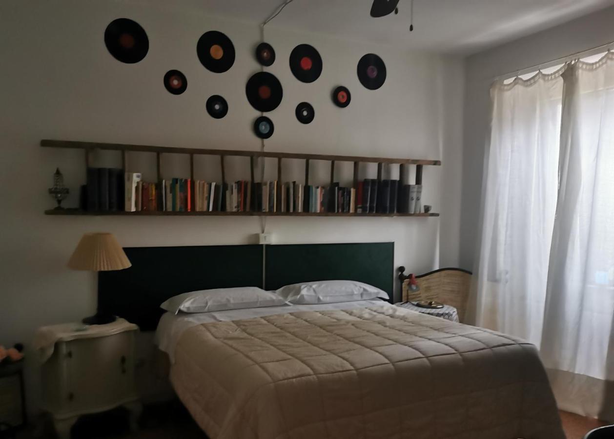 B&B Lamagia Di Corte Moronati Sirmione Bagian luar foto