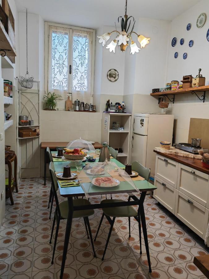 B&B Lamagia Di Corte Moronati Sirmione Bagian luar foto