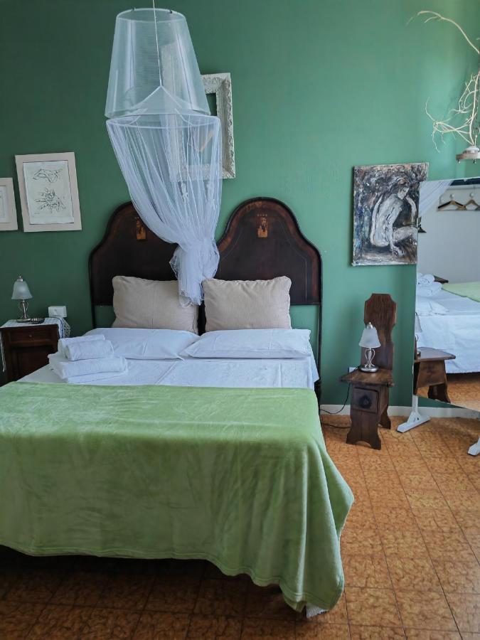 B&B Lamagia Di Corte Moronati Sirmione Bagian luar foto