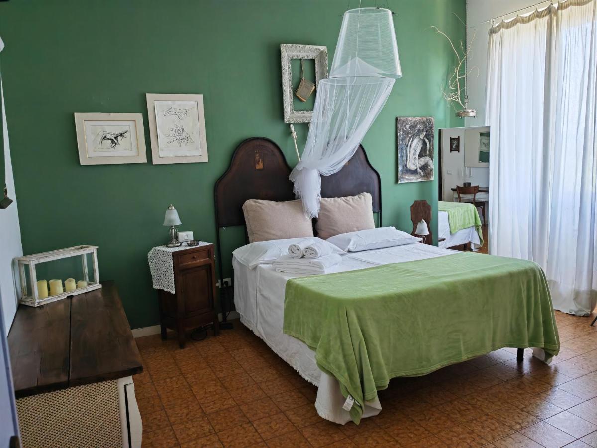 B&B Lamagia Di Corte Moronati Sirmione Bagian luar foto