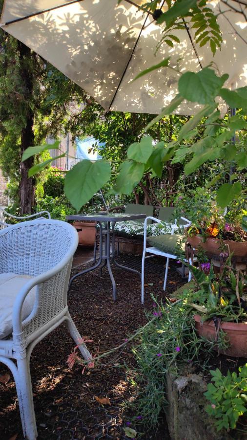 B&B Lamagia Di Corte Moronati Sirmione Bagian luar foto