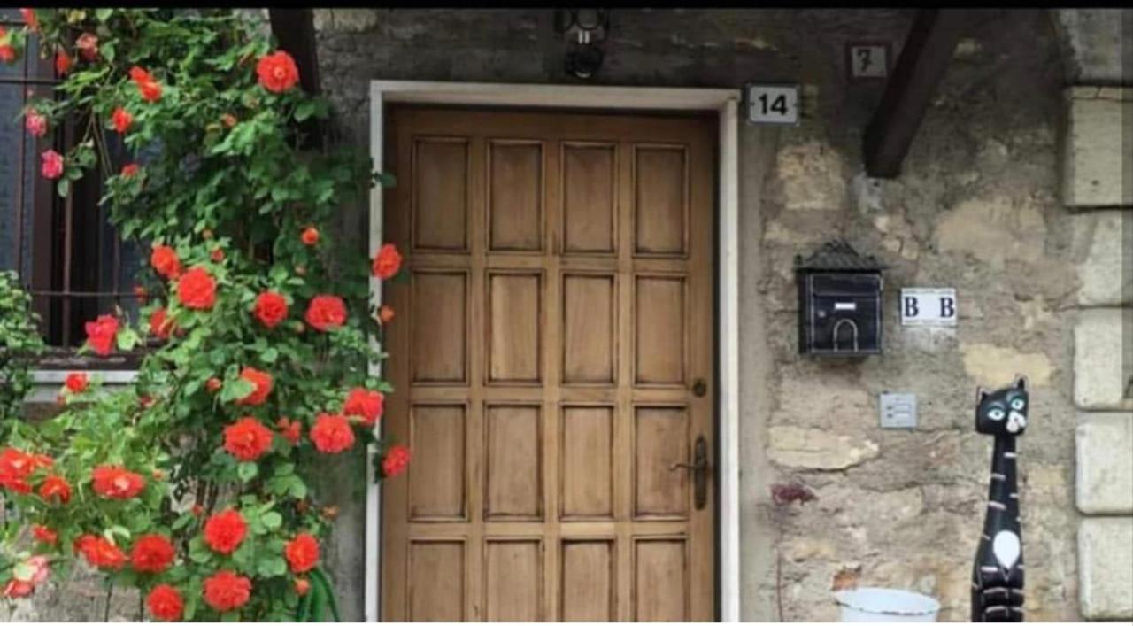 B&B Lamagia Di Corte Moronati Sirmione Bagian luar foto