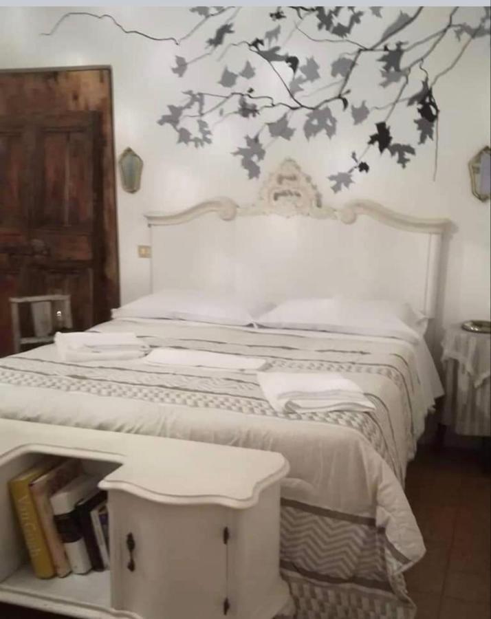 B&B Lamagia Di Corte Moronati Sirmione Bagian luar foto