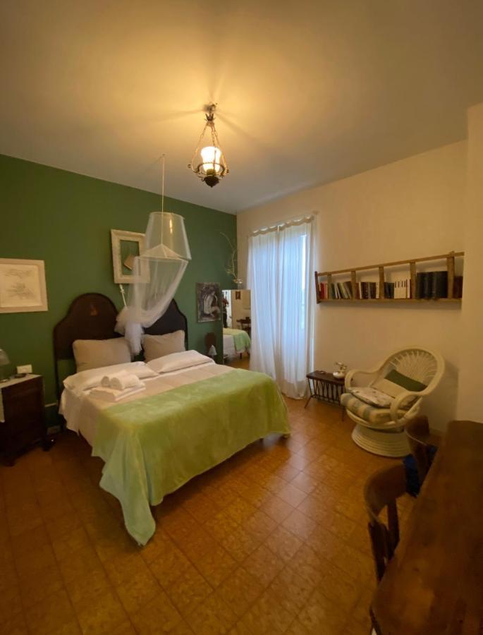 B&B Lamagia Di Corte Moronati Sirmione Bagian luar foto