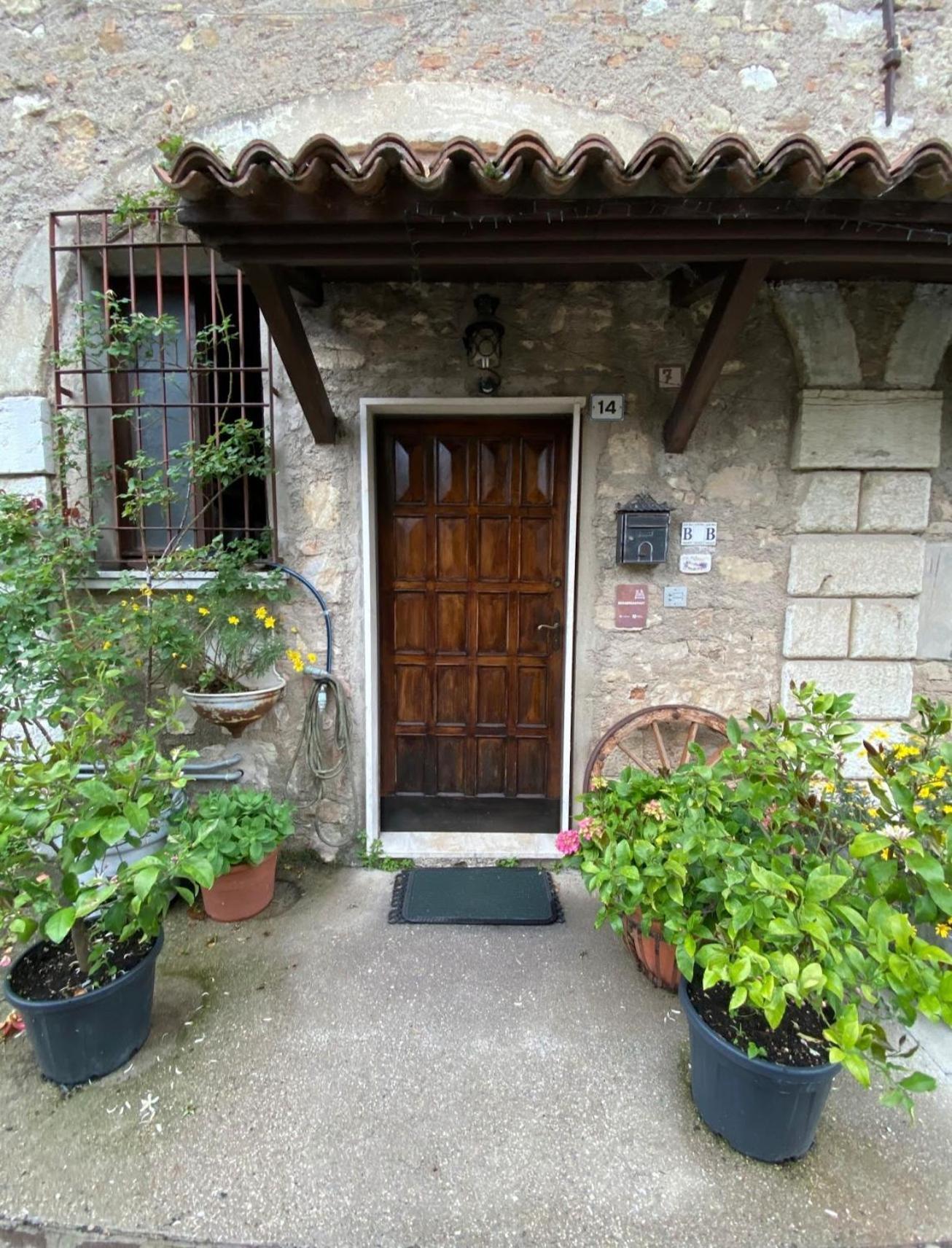 B&B Lamagia Di Corte Moronati Sirmione Bagian luar foto