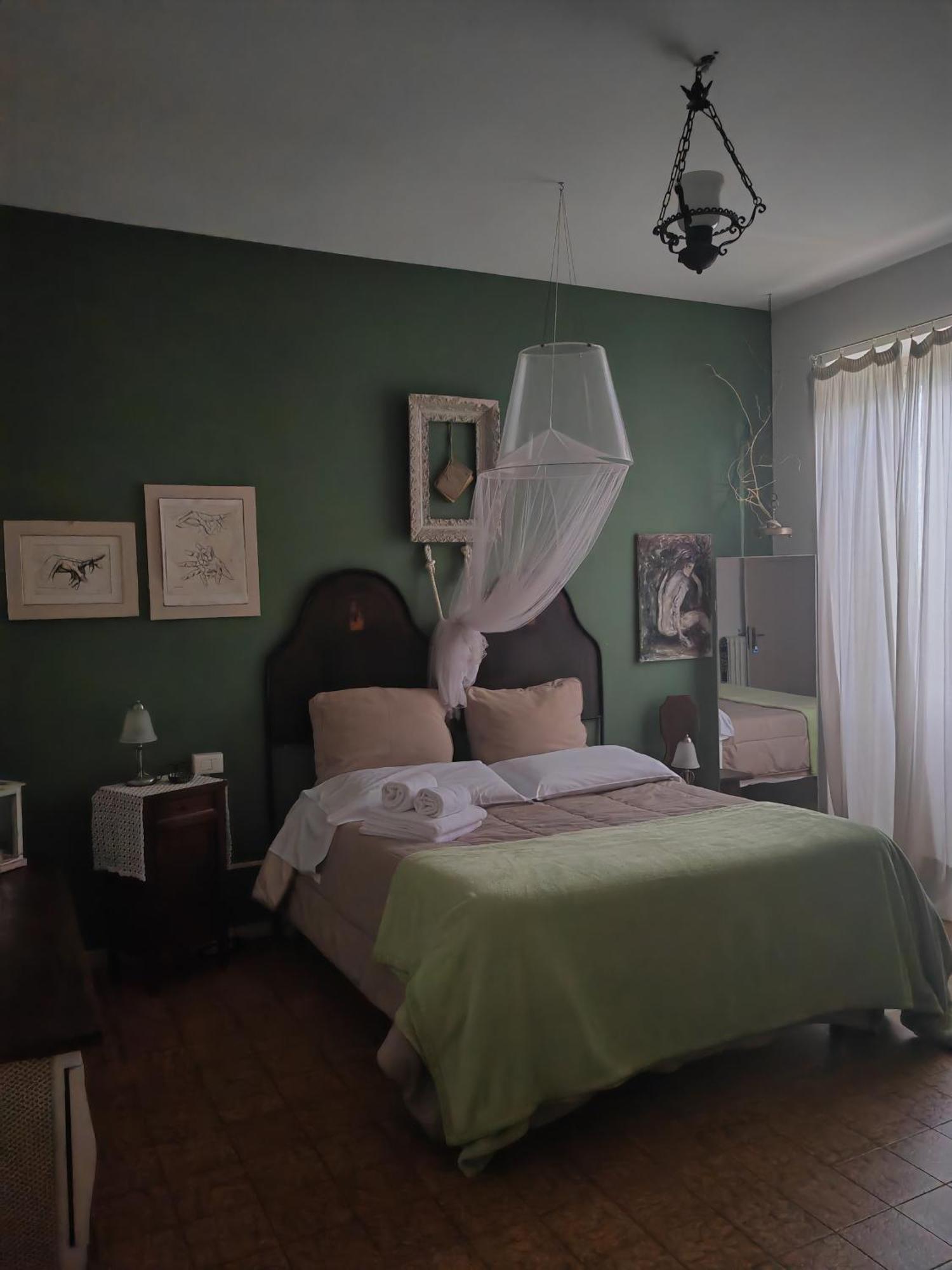 B&B Lamagia Di Corte Moronati Sirmione Bagian luar foto
