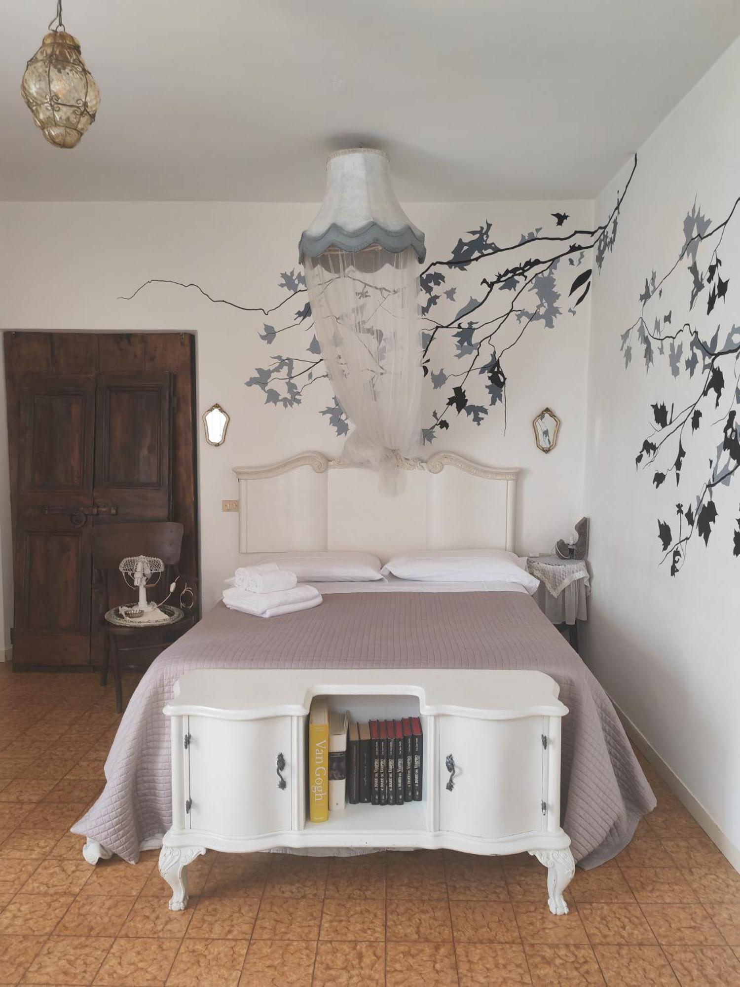 B&B Lamagia Di Corte Moronati Sirmione Bagian luar foto