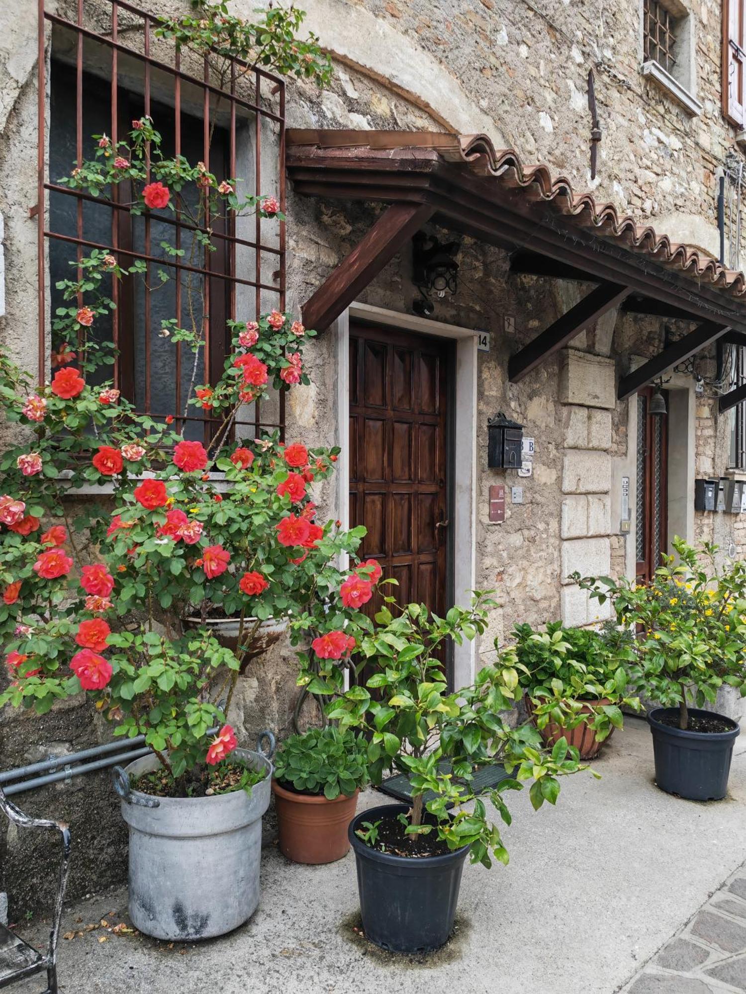 B&B Lamagia Di Corte Moronati Sirmione Bagian luar foto