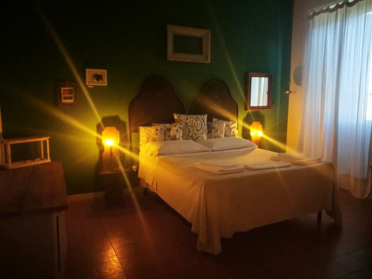 B&B Lamagia Di Corte Moronati Sirmione Bagian luar foto